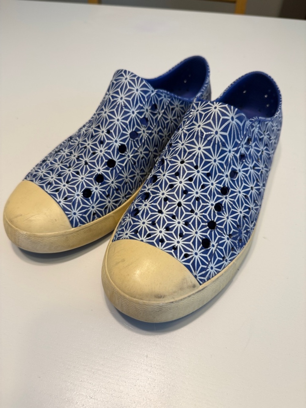 Native Jefferson Shoes Blue White Cream Patterned Slip-Ons